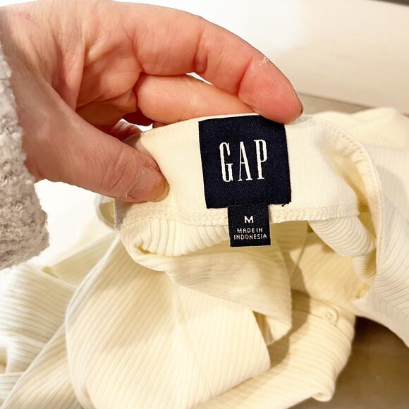 GAP Modern Rib Long Sleeve V Neck Cardigan Top Birch Cream Medium - Picture 2 of 4